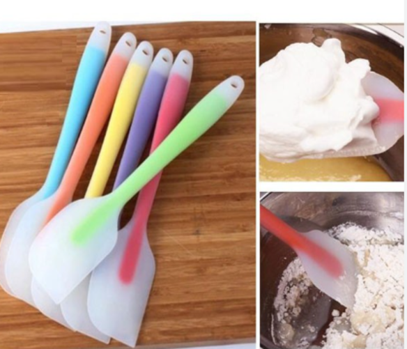Phới trộn bột màu xanh lá