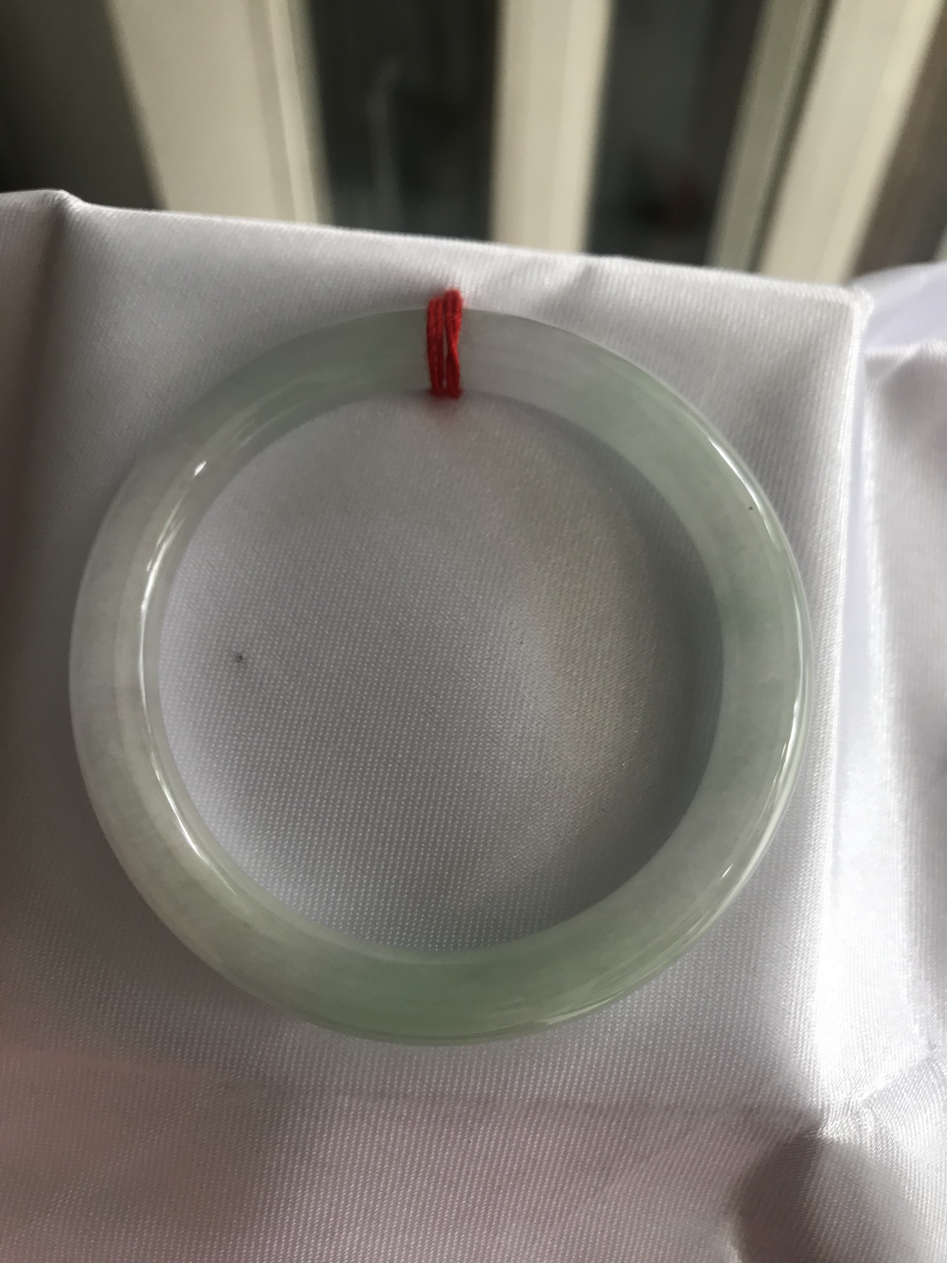 Vòng tay nữ đá Cẩm Thạch tự nhiên mới Tr Lý T Sao 48mm x chột 7mm màu trắng bóng xanh lý nhẹ đều hợp nữ tay nhỏ mệnh Kim Thủy 35kg - 48kg đeo đẹp xinh tay may mắn tốt cho công việc quà tặng nữ ý nghĩa ạ