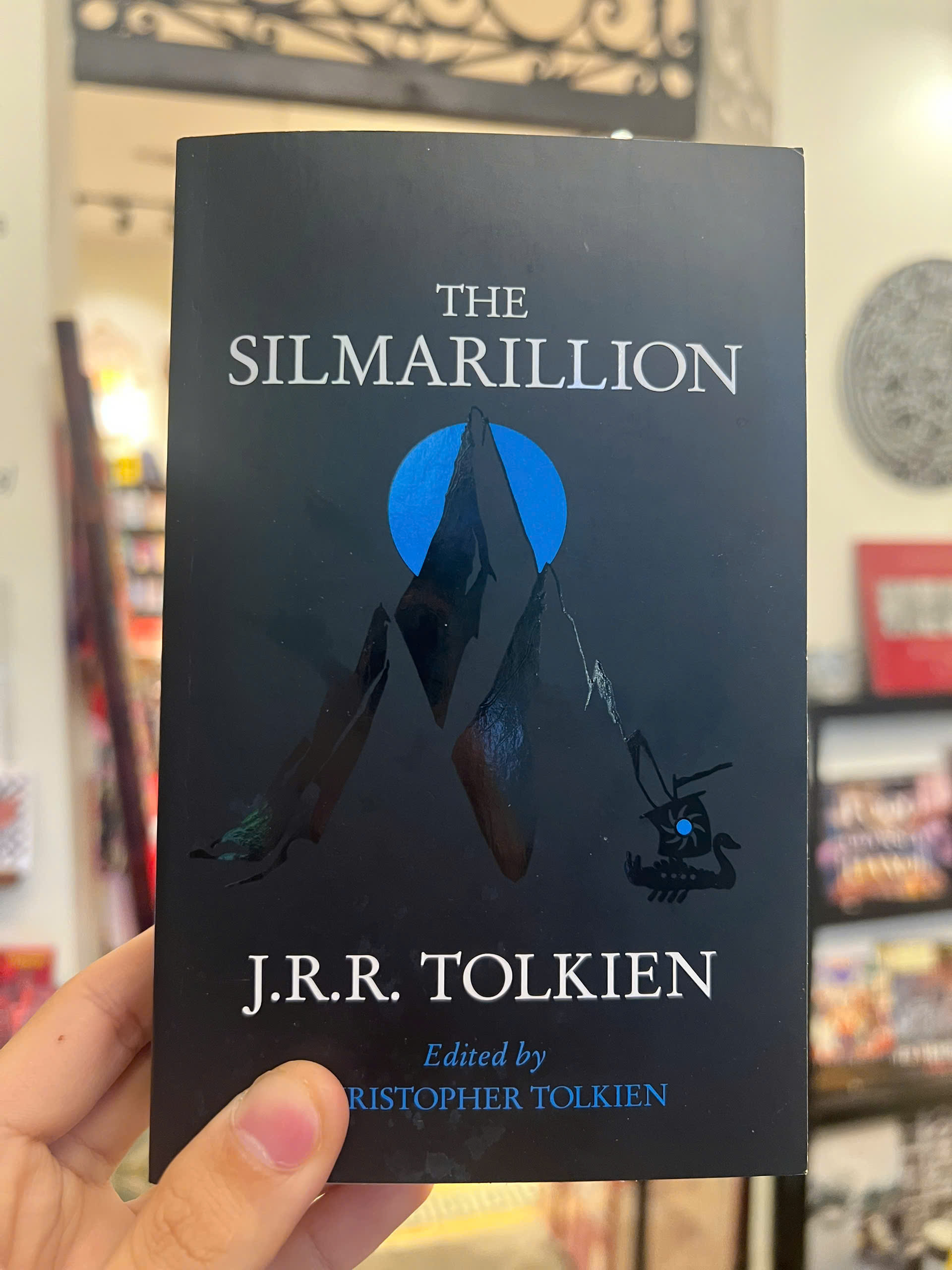 Sách - The Silmarillion by J.R.R. Tolkien | Fantasy / Fiction / Ngoại văn Viễn tưởng / Nhập khẩu UK