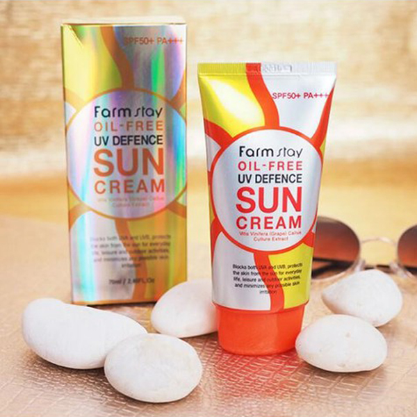 Kem Chống Nắng Kiềm Dầu Oil-Free Uv Defence Sun Cream - Hàng Chính Hãng