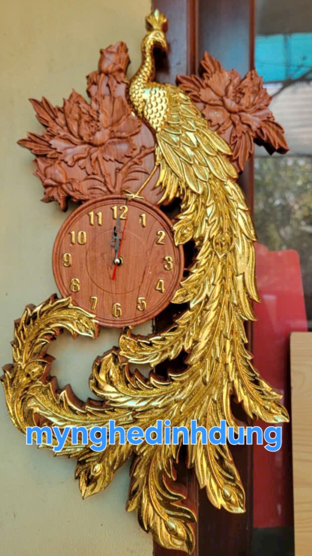 Đồng hồ treo tường khắc chim công gỗ hương đá 36x66x3cm