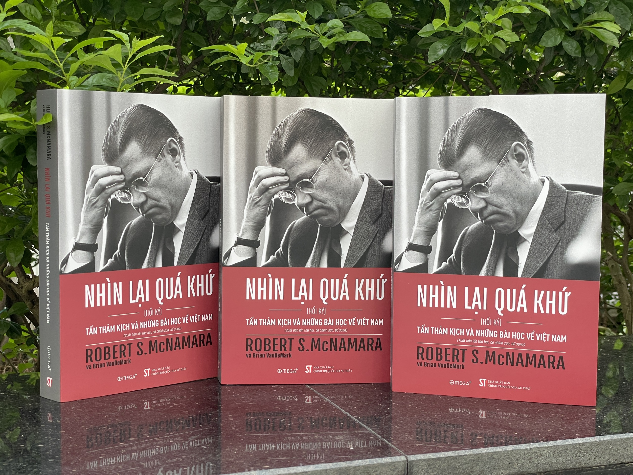 Nhìn lại quá khứ ( Hồi ký) - Tấn thảm kịch và những bài học về Việt Nam