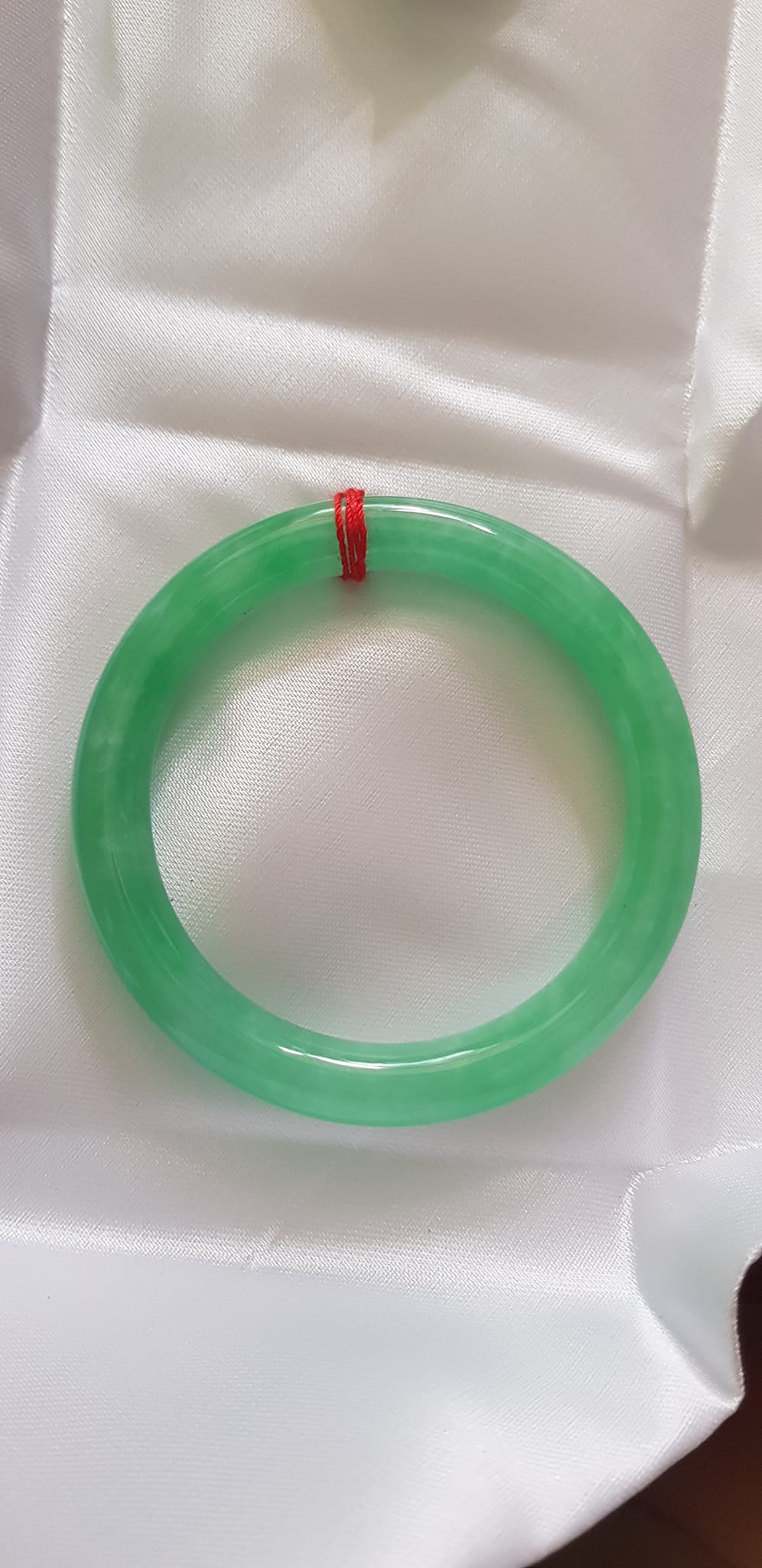 Vòng cẩm thạch A Đẹp mới 52mm Ni 52mm x cọng 8mm Màu xanh tươi sáng sang nhìn đẹp xinh lắm Nữ mệnh Mộc mệnh Hỏa mệnh Thủy 50kg - 54kg đeo vừa đẹp ạ