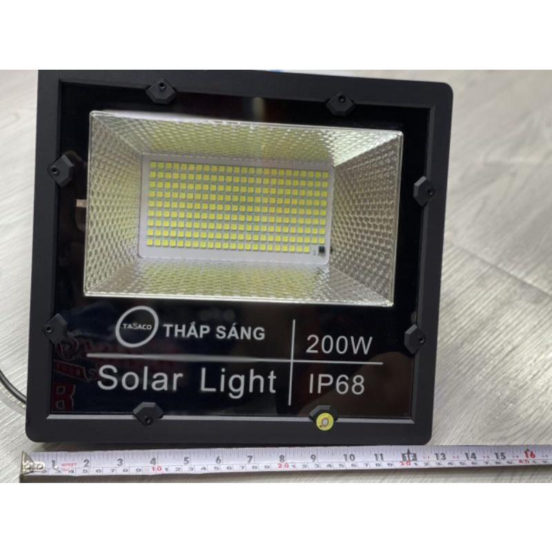 Đèn pha năng lượng mặt trời 200w