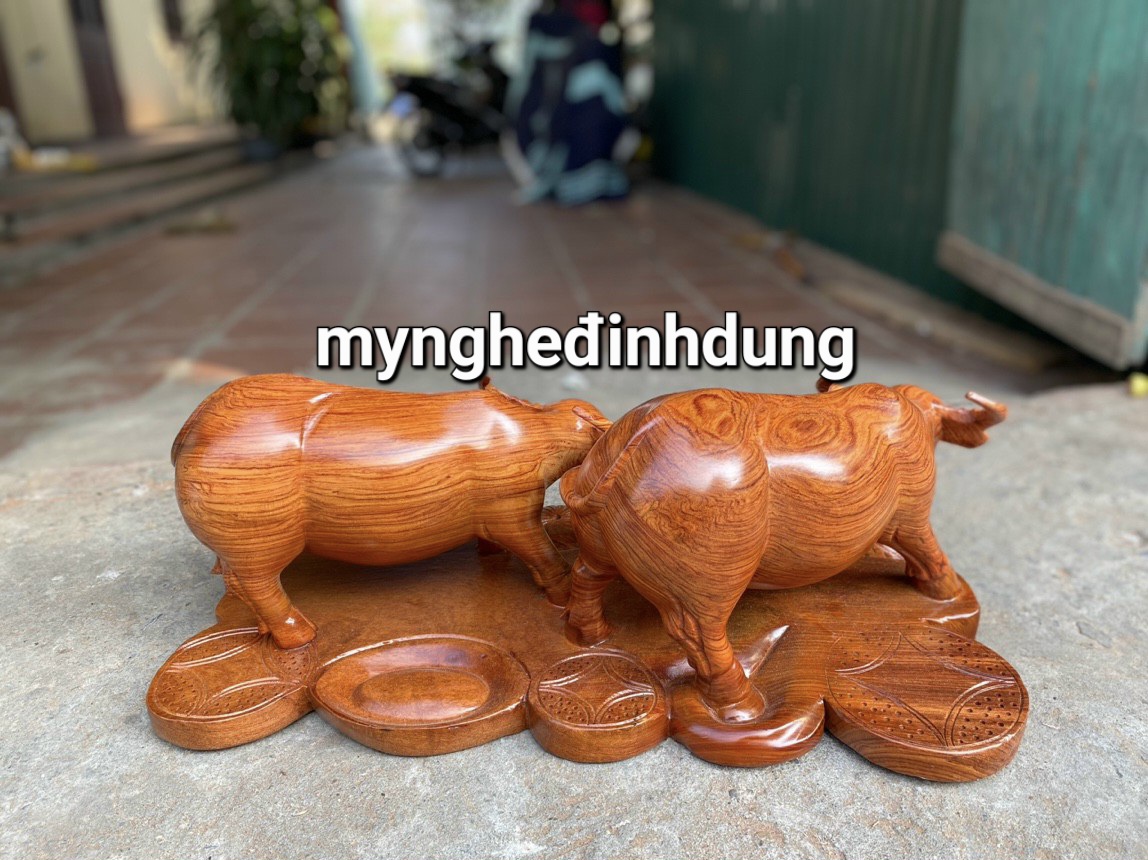 Tượng gia đình trâu phong thủy cầu tài ,lộc gỗ hương đá kt 60×23×32cm