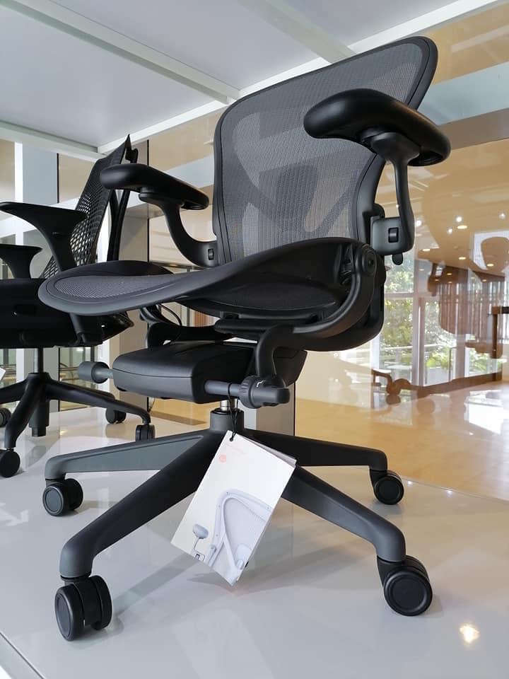 Ghế Công thái học Ergonomic Herman Miller Aeron 2 Ergohome chất liệu cao cấp, form dáng tiêu chuẩn quốc tế, tư thế ngồi chuẩn, bảo vệ tốt cột sống, bảo hành 12 năm