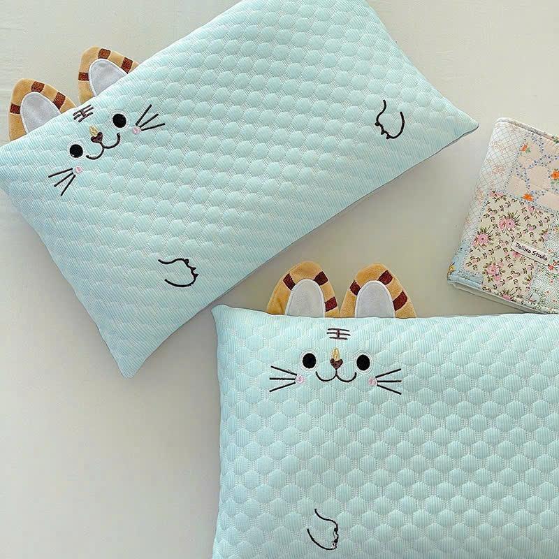 Gối Đầu Cho Bé Gối Băng Lạnh Hình MÈO Thoáng Mát Không bị dính mồ hôi dùng vải lụa mềm