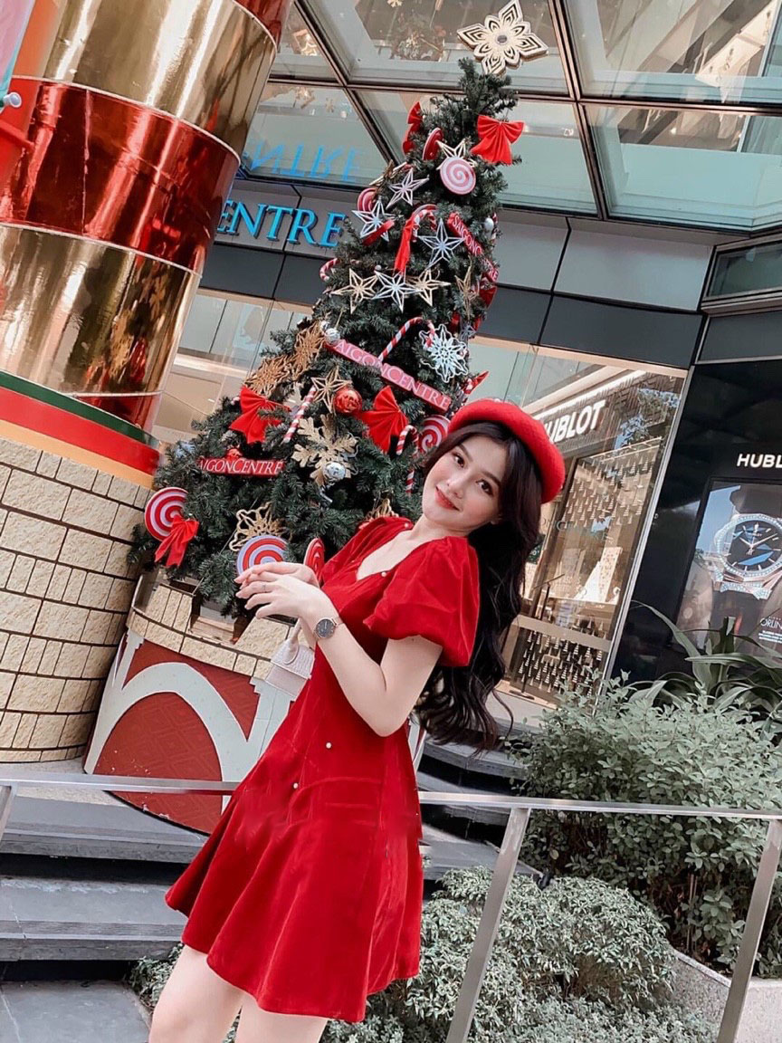 Đầm tay phồng đính cườm