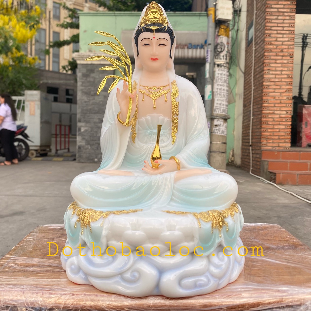 Tượng Quan Âm đá nhập khẩu cao cấp ngồi trên đài sen cao 30cm – Xanh