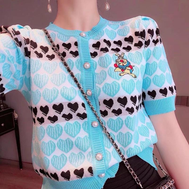 Áo len Montoghi dệt kim SỌC TIM LOGO THỎ xinh xắn phối nút sang trọng