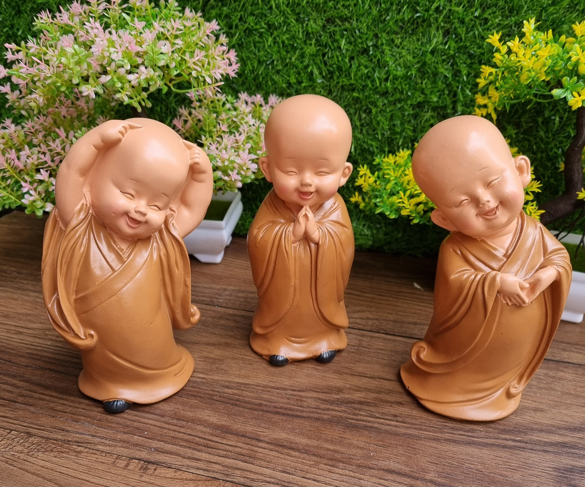 Bộ 03 tượng chú tiểu áo nâu yêu đời size 16.5cm - tặng kèm túi 50 xu vàng mini may mắn