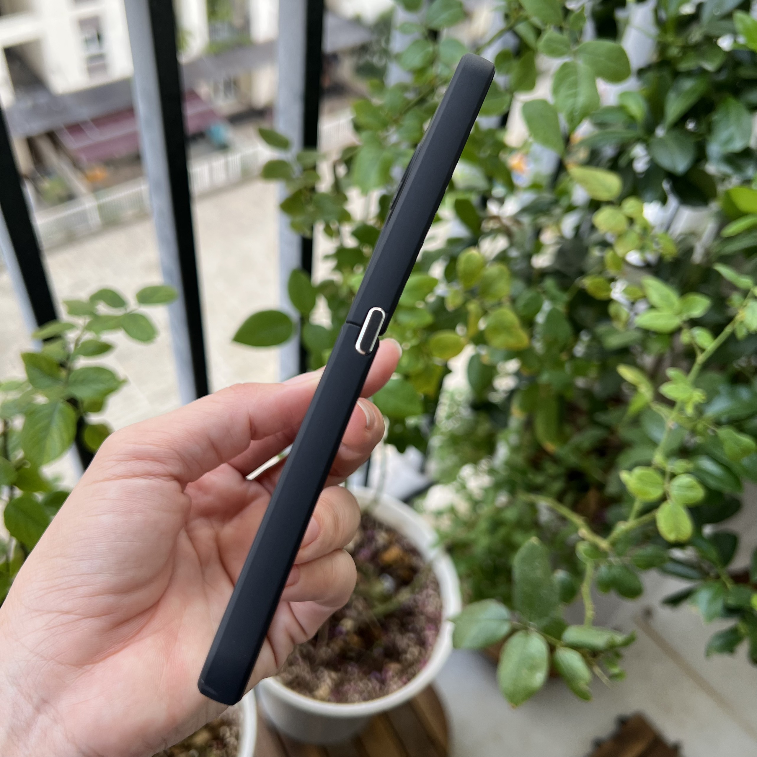Ốp lưng cho Galaxy Z Flip 5 Likgus trong viền màu- hàng chính hãng