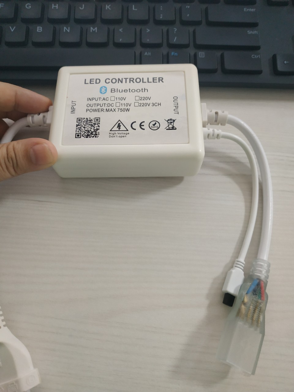 BỘ ĐIỀU KHIỂN LED DÂY NHIỀU MÀU 220V CÓ KẾT NÓI APP WIFI