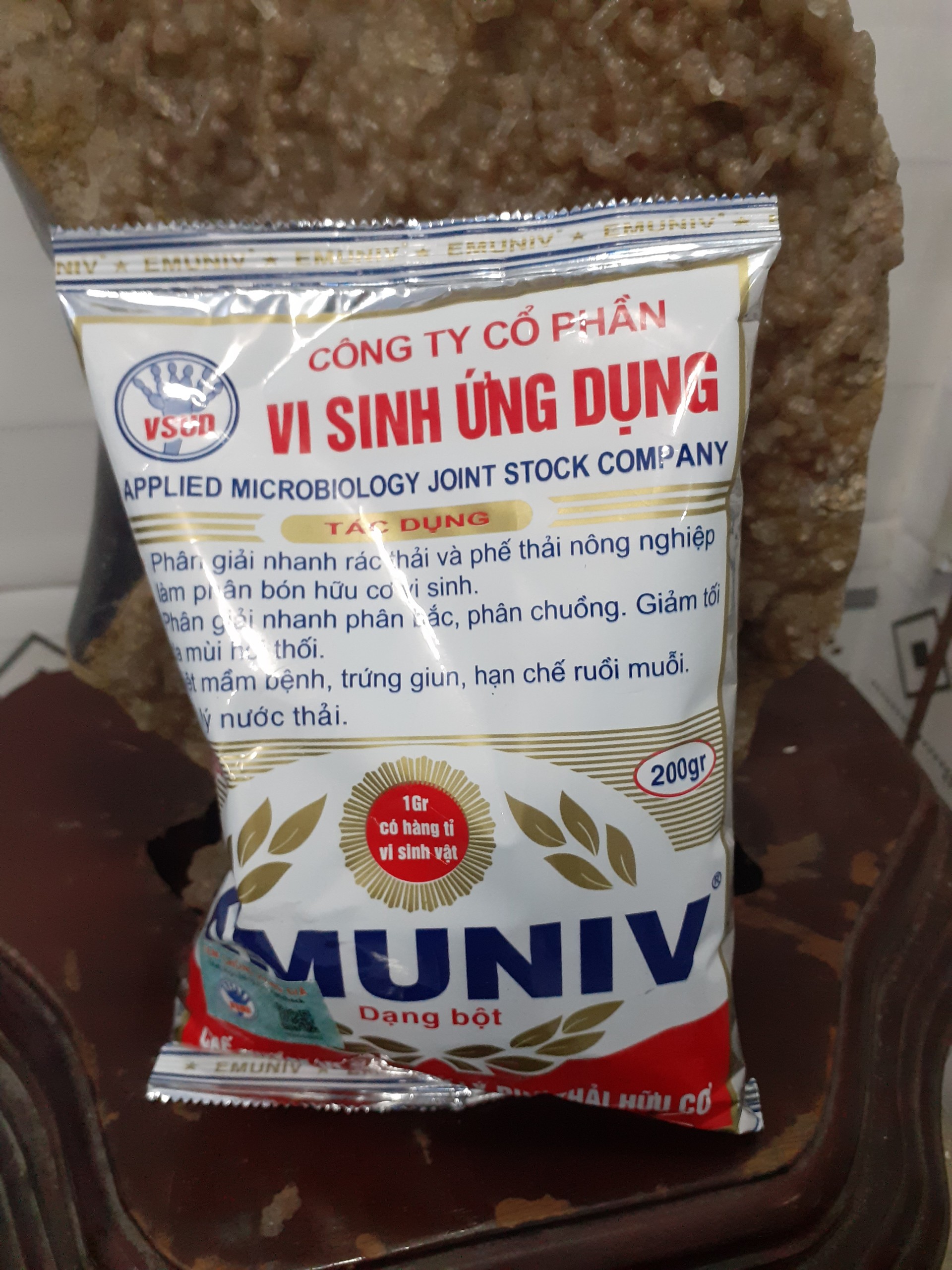 Chế phẩm EMUNIV xử lý chất thải hữu cơ.