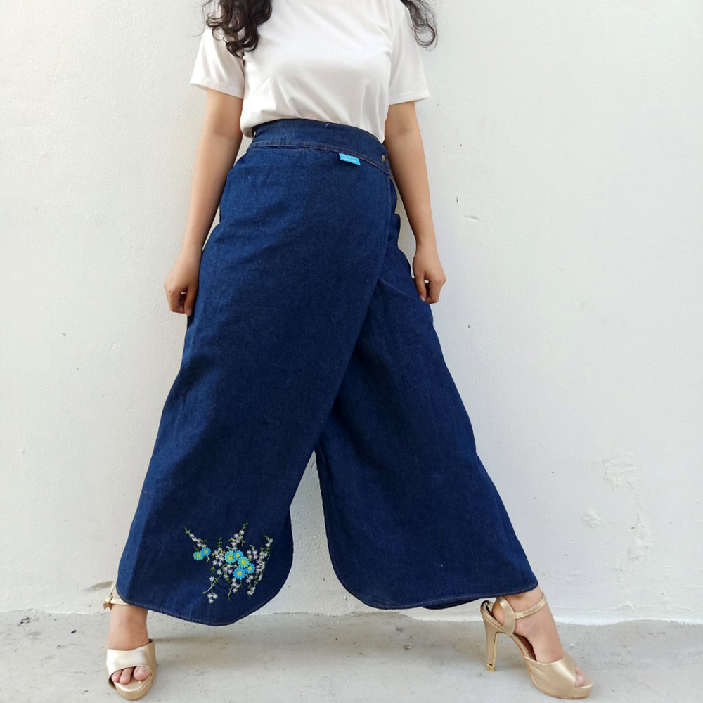 Quần Váy Chống Nắng Thông Minh Chất Liệu Jean Mềm Phù Hợp Với Xe Số, Khi Ngồi Sau Có Thêu Họa Tiết Hoa Thạch Thảo Xanh