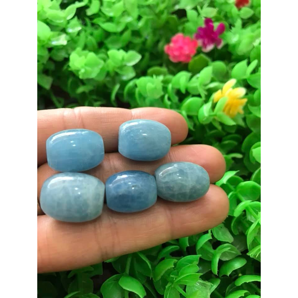 Mặt Dây Chuyền Viên LU AQUA XANH ĐẸP LẮM Size Hạt 13mm x dài 16mm  Vòng màu xanh Aqua Bóng đẹp Chất liệu : 100% đá thiên nhiên loại vip ạ Rất hợp nữ mệnh thủy mộc hỏa Nữ lên mặt Dây Chuyền và Phối Vòng Tay ạ