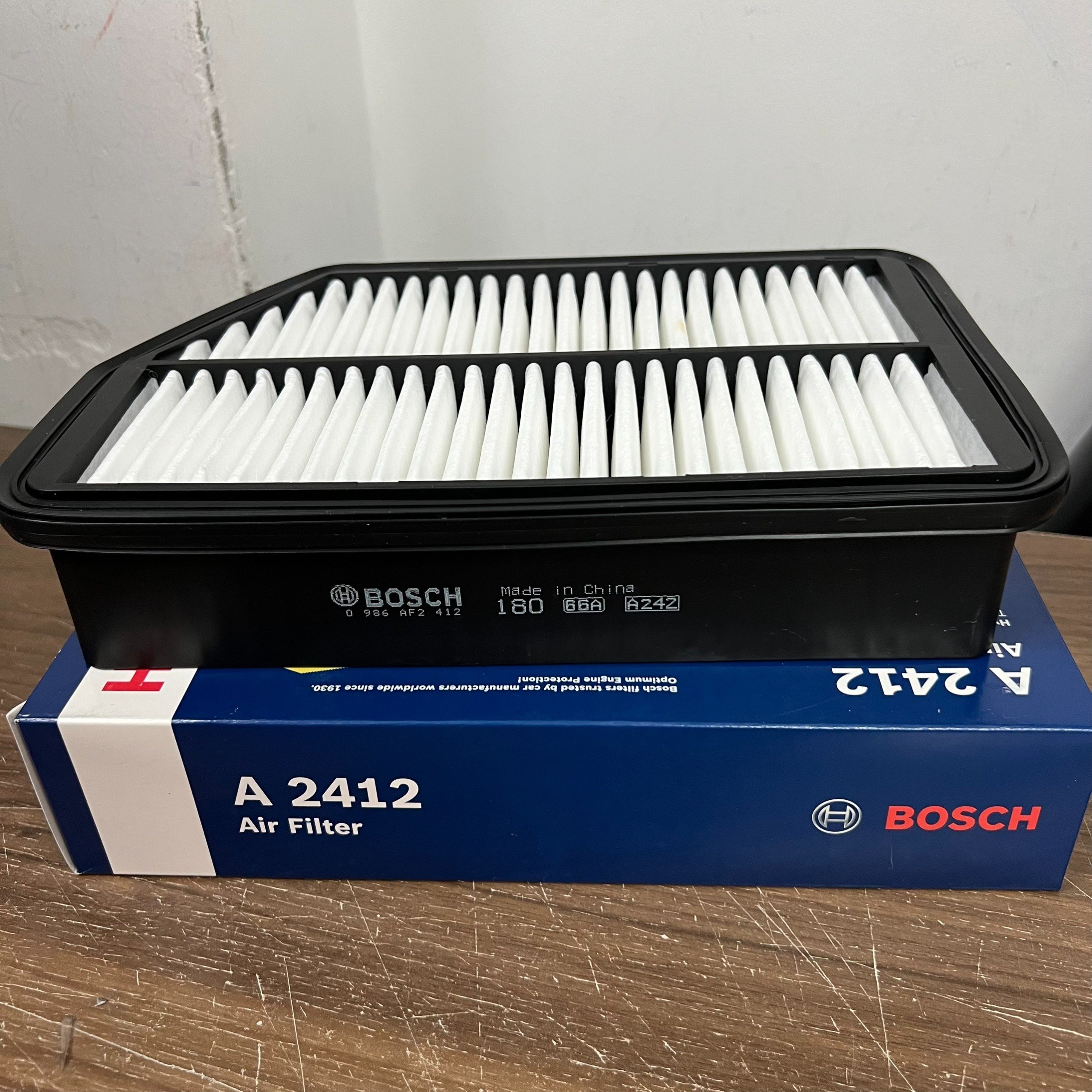 Lọc gió động cơ BOSCH A2412 Dành cho Xe Hyundai Tucson , Kia Sportage Rondo Diesel . Xuất xứ China