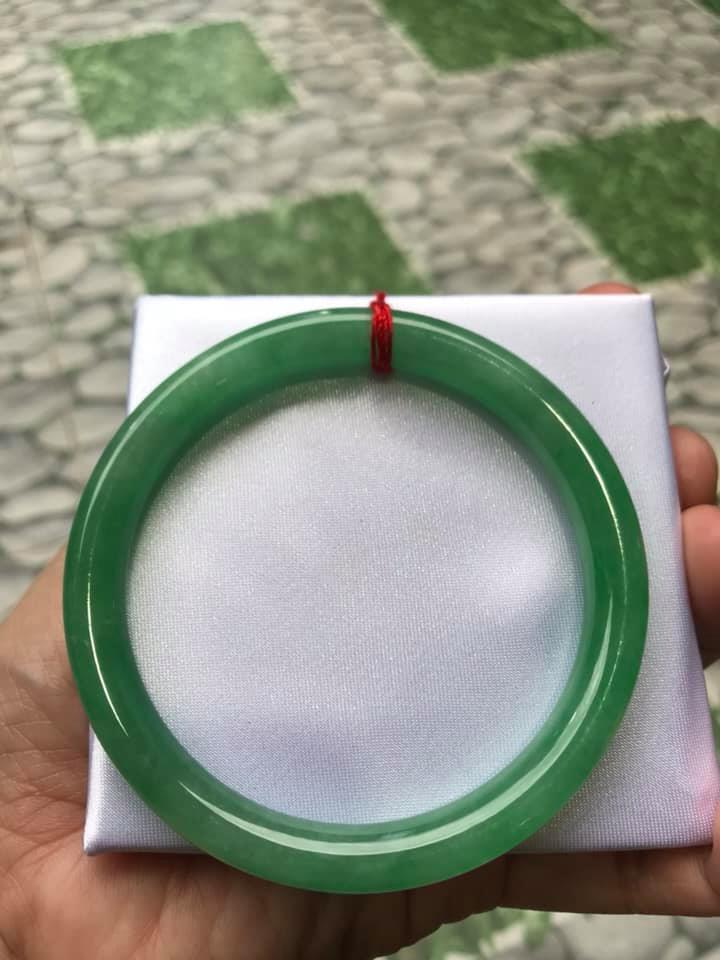 Vòng Cẩm Thạch Xanh Lý Đẹp 59mm x 8mm nữ mạng Mộc mạng Hỏa 57kg - 69kg đeo ạ