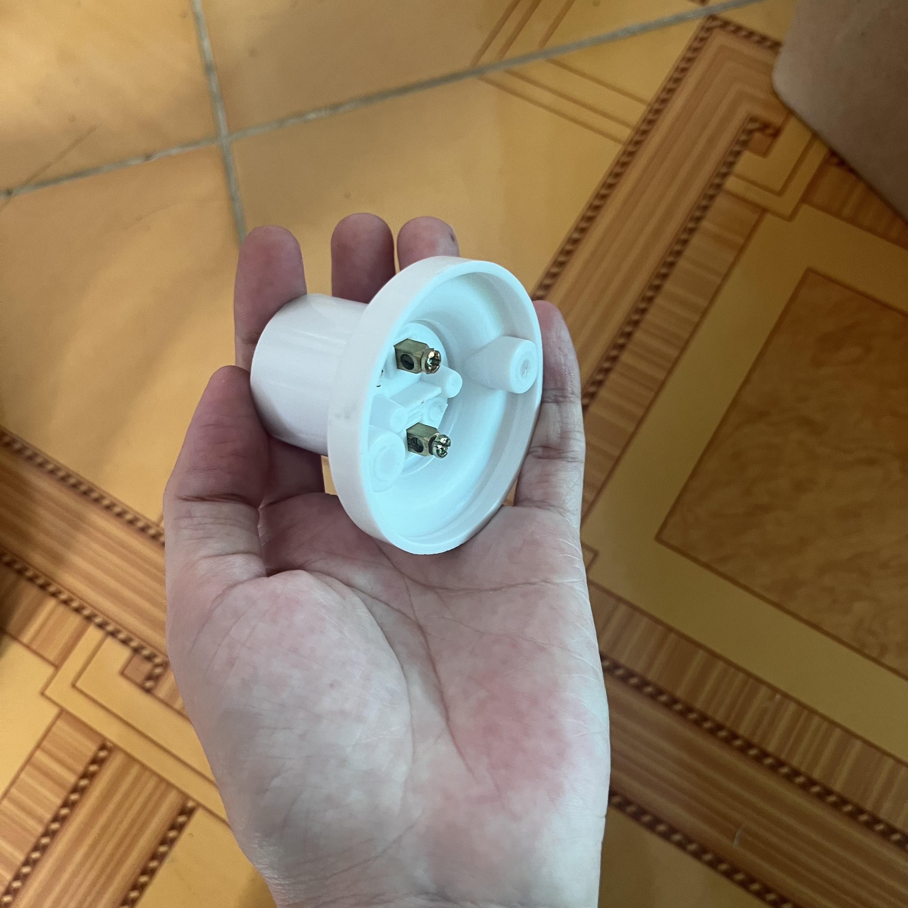 Đuôi đèn/ Chui đèn kiểu xoáy ốp trần E27, đuôi đèn thẳng kèm vít
