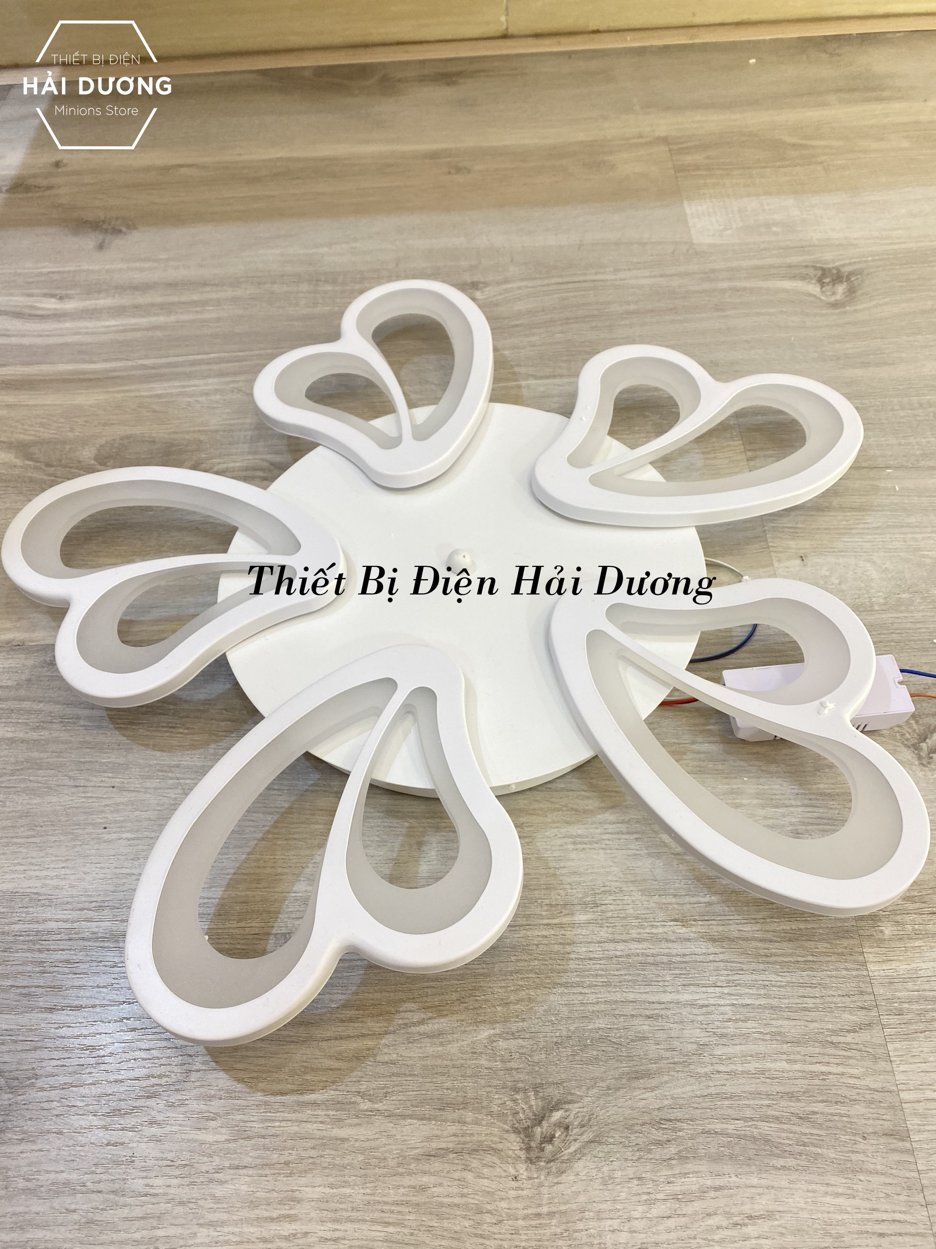 Đèn Ốp Trần Decor 5 Cánh Bướm NT021 - 3 Chế Độ Ánh Sáng - Tăng Giảm Ánh Sáng - Điều Khiển Từ Xa - Kết Nối Điện Thoại