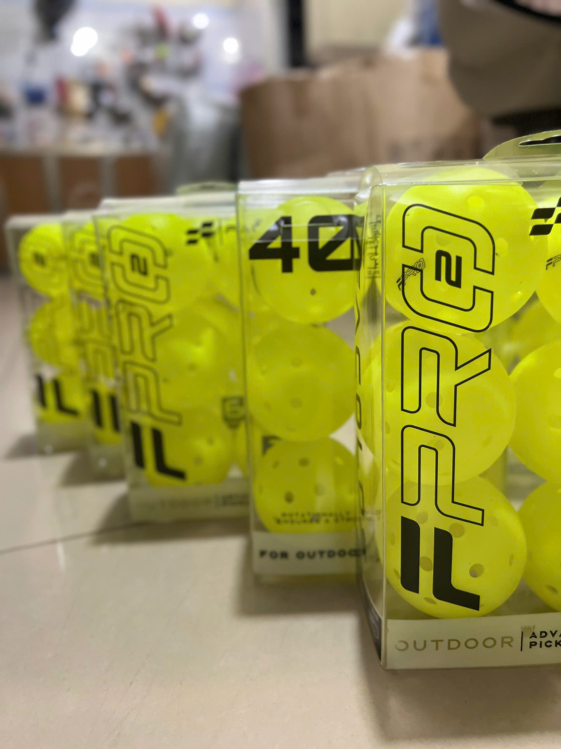 Hộp 6 bóng Facolos F-Pro Performance Gen2- 40 lỗ, chất liệu PE bền bỉ, bóng không vân nối, thích hợp thể thao ngoài trời.