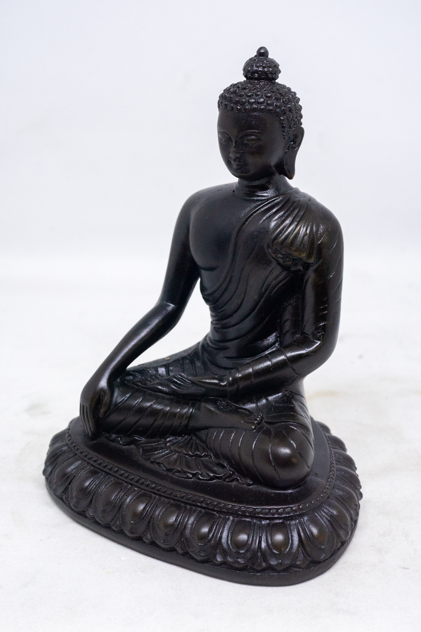 Tượng Phật A Di Đà ngồi thiền bằng đá