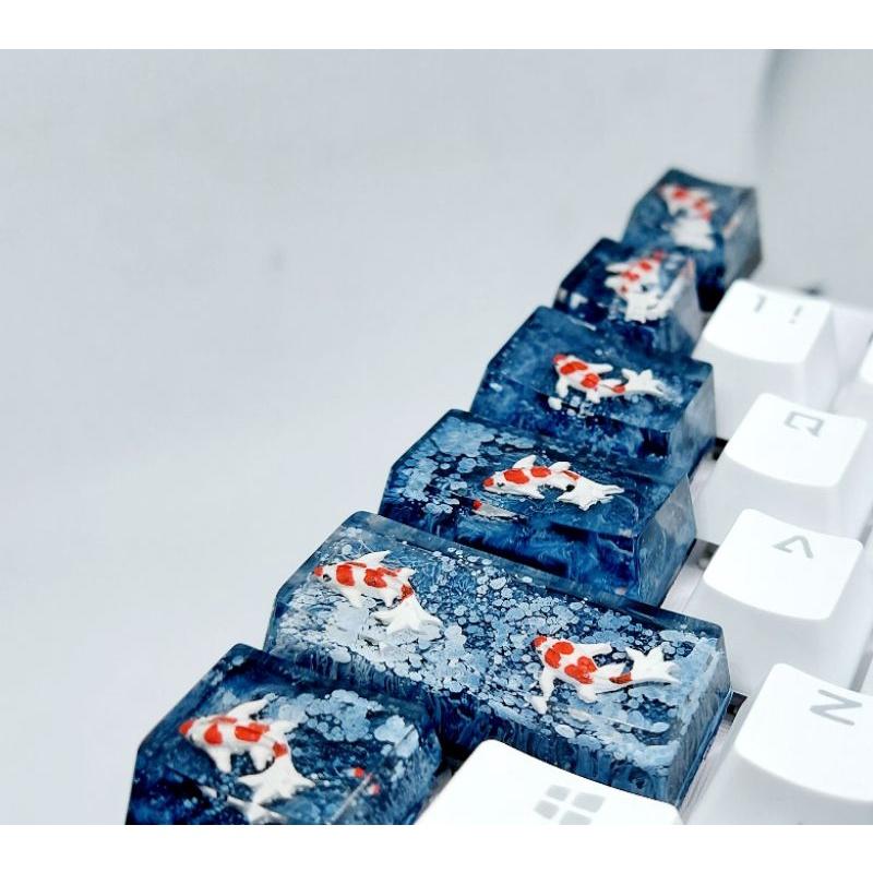 Set keycap cá koi tone đen xám trang trí bàn phím cơ.