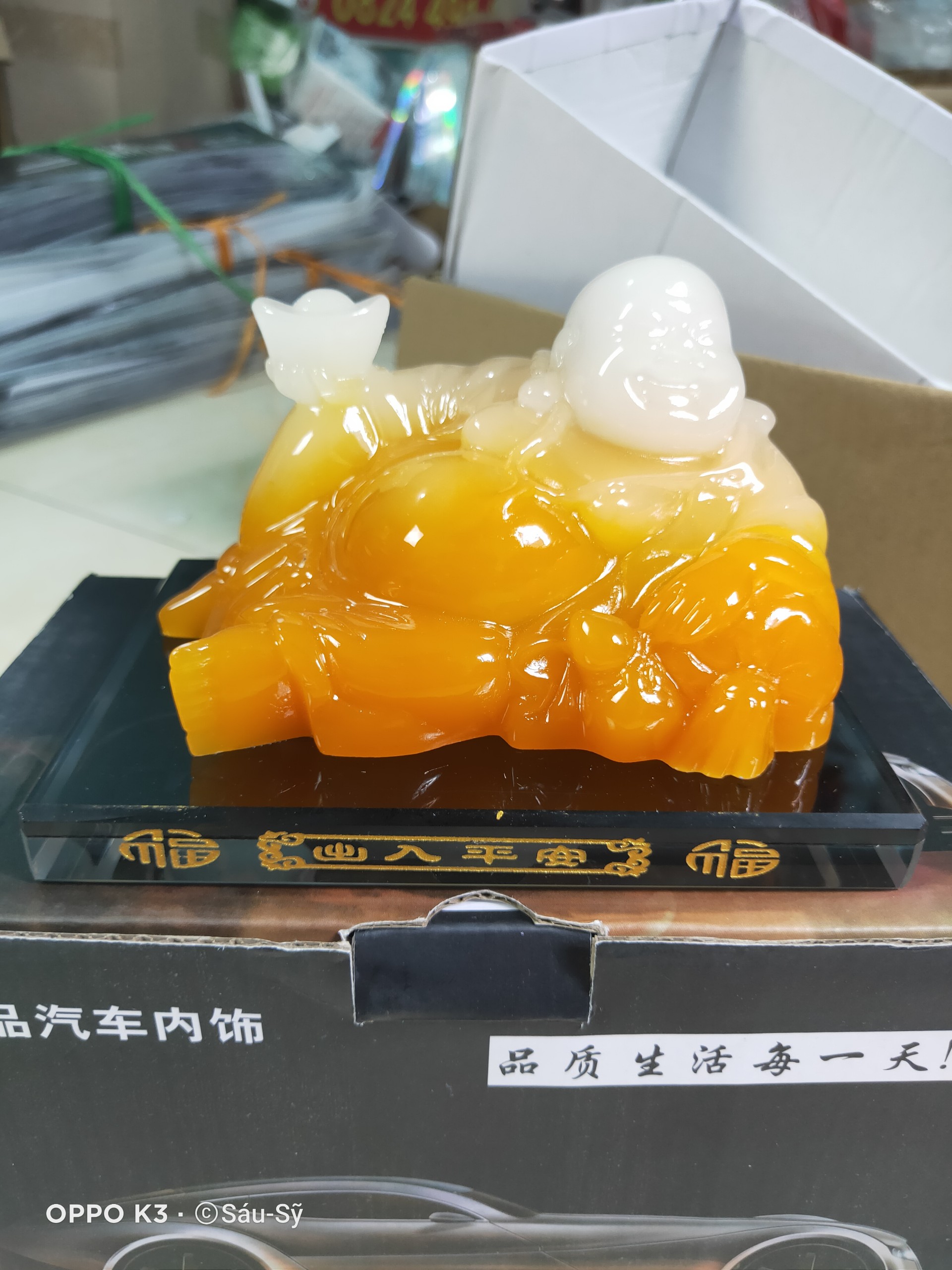 Tượng phật Di lặc Vàng ánh trắng đặt taplo ô tô tay cầm kim ngân