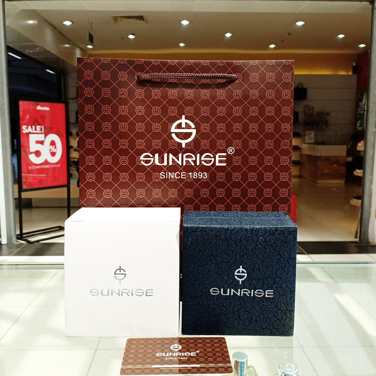 Đồng hồ nam Sunrise DM784SWA-001 - Kính Sapphire, chống xước, chống nước - Dây da cao cấp