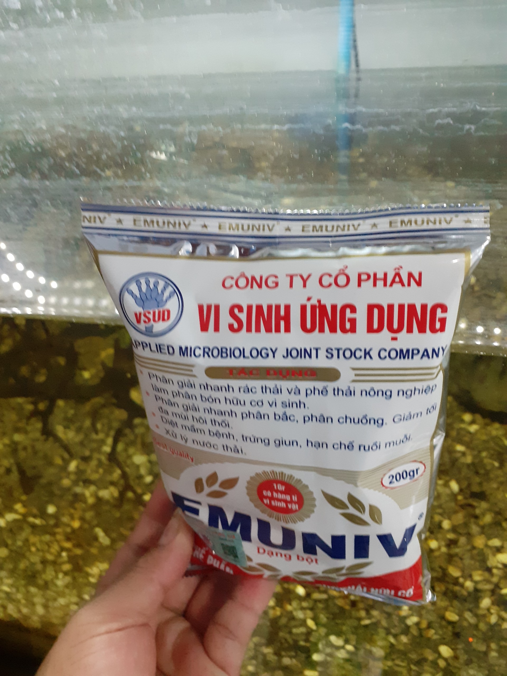 Chế phẩm EMUNIV xử lý chất thải hữu cơ.