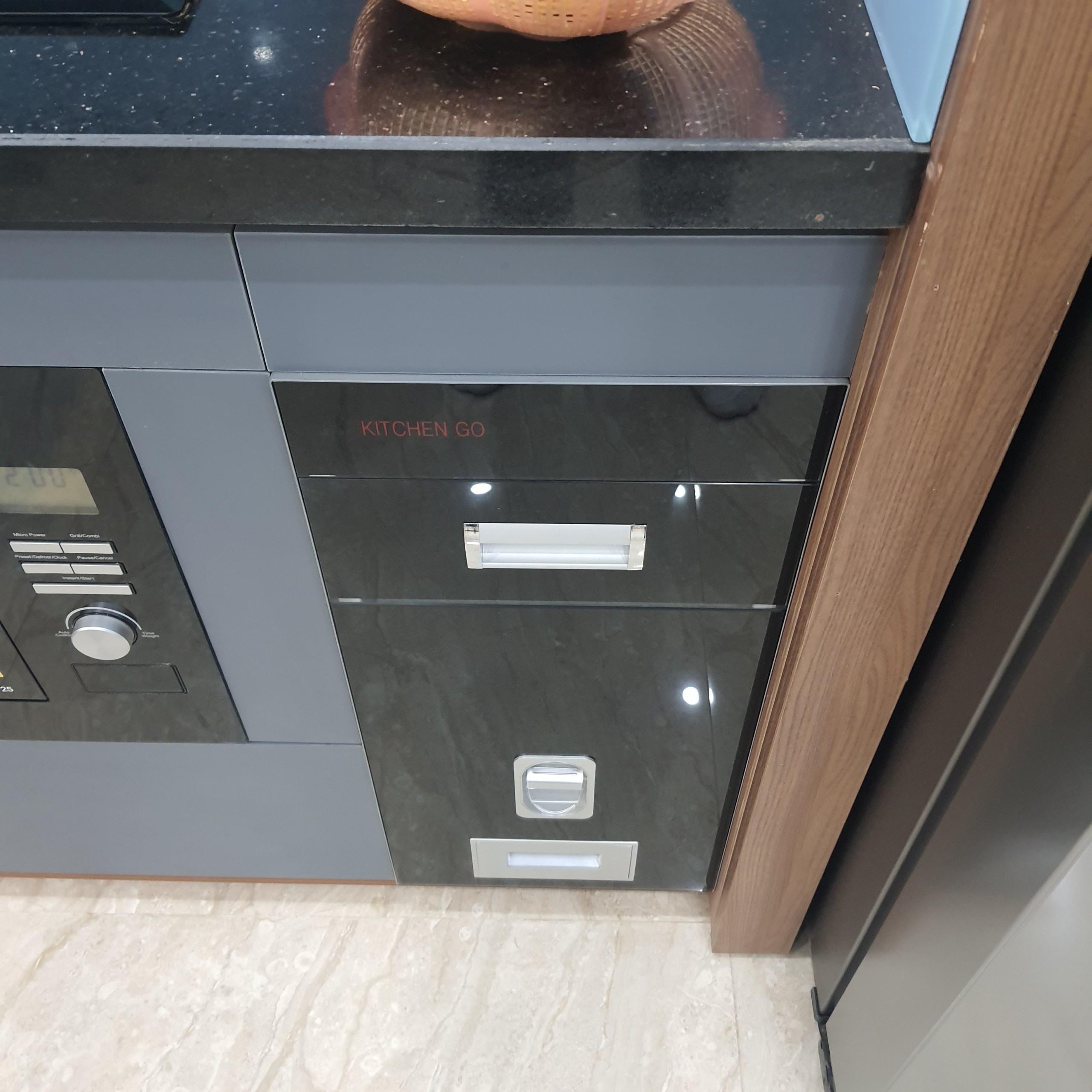 Thùng Gạo Thông Minh Mặt Gương Cường Lực KITCHENGO Tủ Bếp - Sản Phẩm Chống Xước Cao Cấp