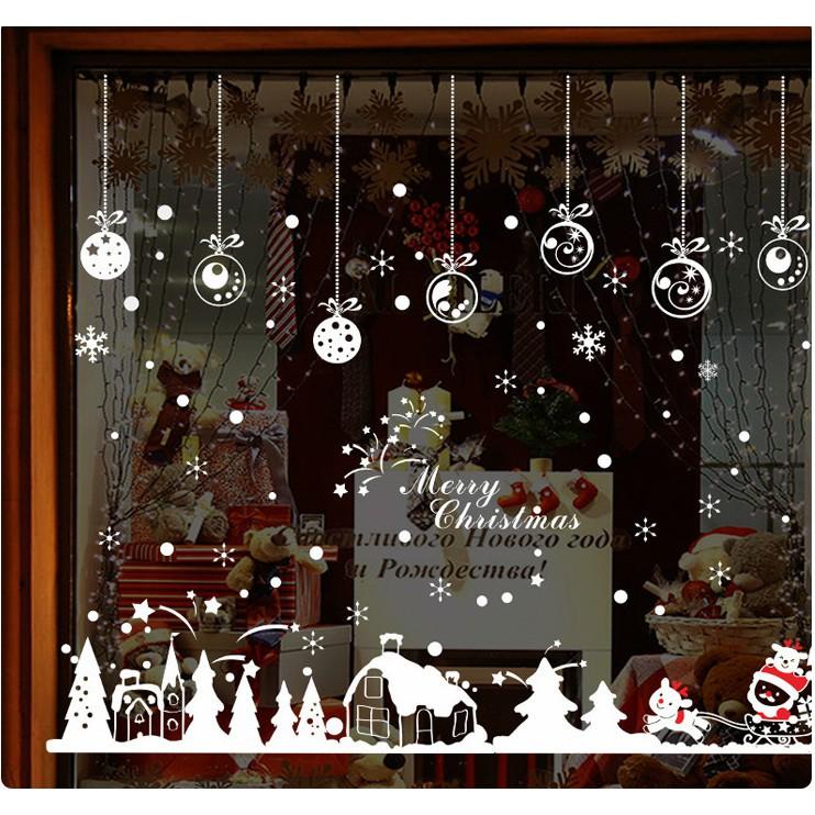 Decal trang trí noel thành phố tuyết và rèm trái châu