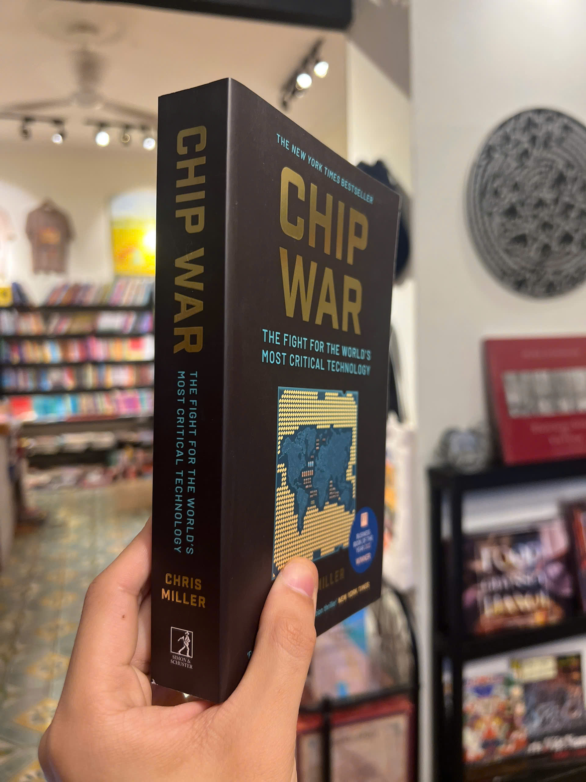 Sách - Chip War: The Fight for the World's Most Critical Technology by Chris Miller | Business Book