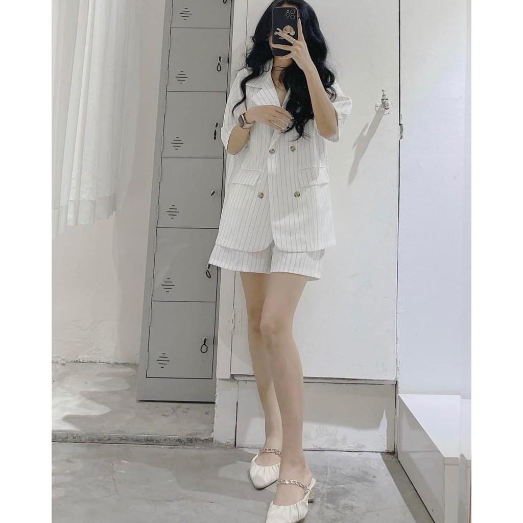 Set blazer kẻ sọc cho bạn nữ năng động hai màu đen - trắng