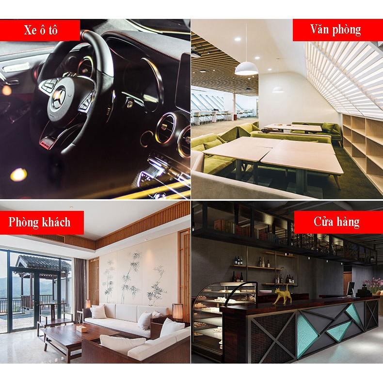 Tiểu hòa thượng và cây lắc lư để trên ô tô