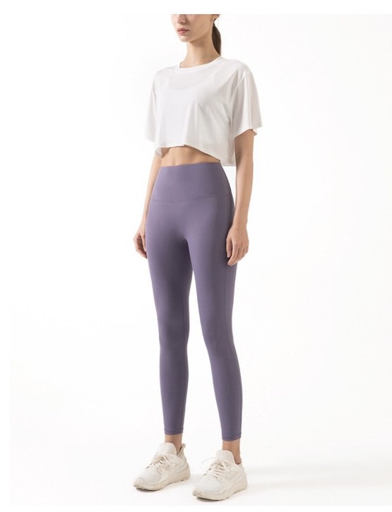 Áo pull ngắn crop top màu trắng năng động, trẻ trung cho nữ