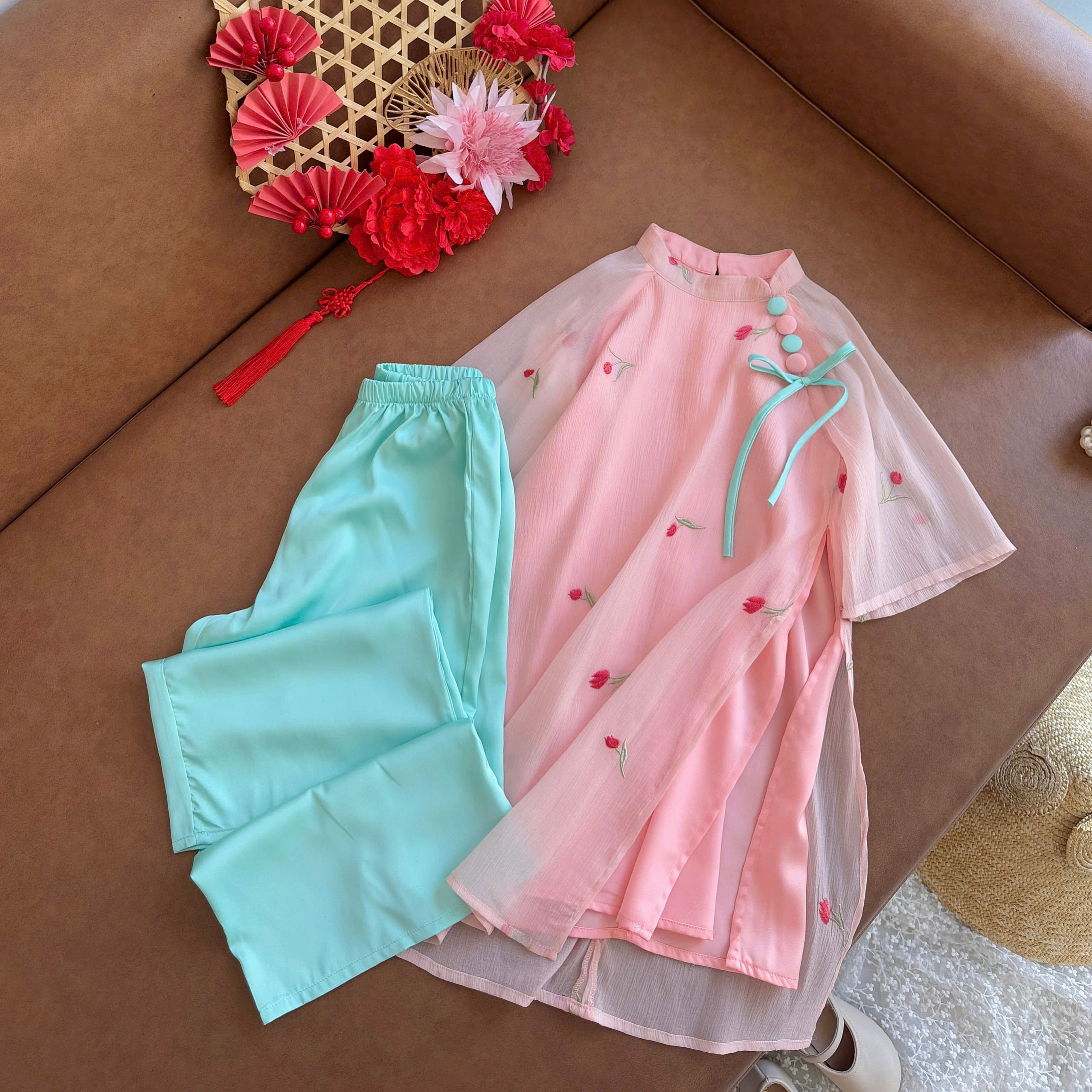 Bộ áo dài tết cho bé gái mẫu Hoa mùa xuân xinh xắn từ 12-45kg hàng thiết kế cao cấp