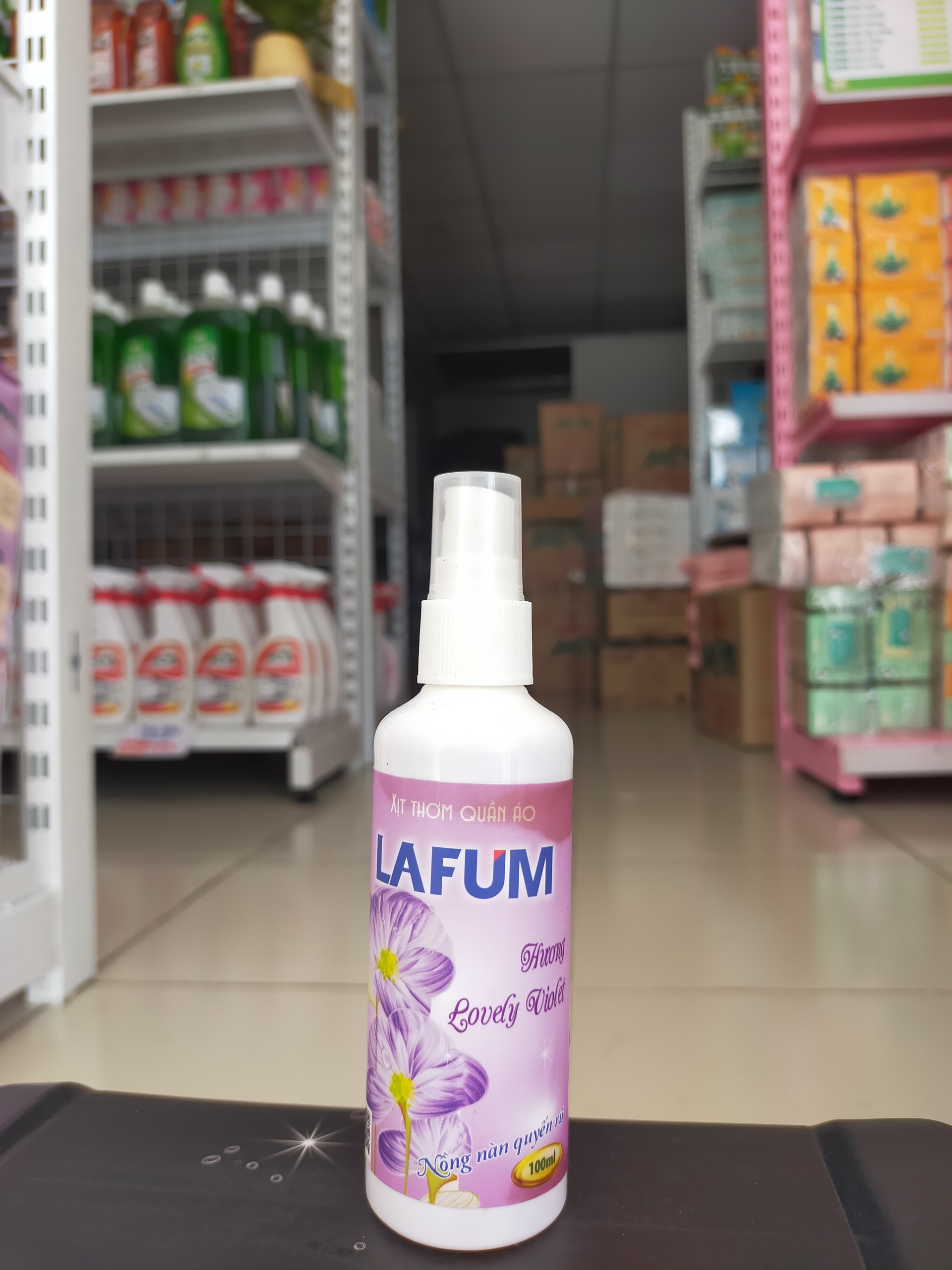 Xịt Thơm (Xả Khô) Quần Áo Lafum Dạng Xịt Dung Tích 100ml Nhỏ Gọn Tiện Lợi, Lưu Hương Bền Lâu