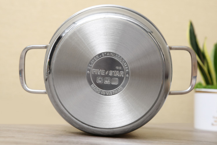 Có đáy phẳng, rộng, dẫn nhiệt nhanh - Nồi inox 3 đáy 18cm Fivestar FSN 18IN1 Có đáy phẳng, rộng, dẫn nhiệt nhanh - Nồi inox 3 đáy 18cm Fivestar FSN 18IN1