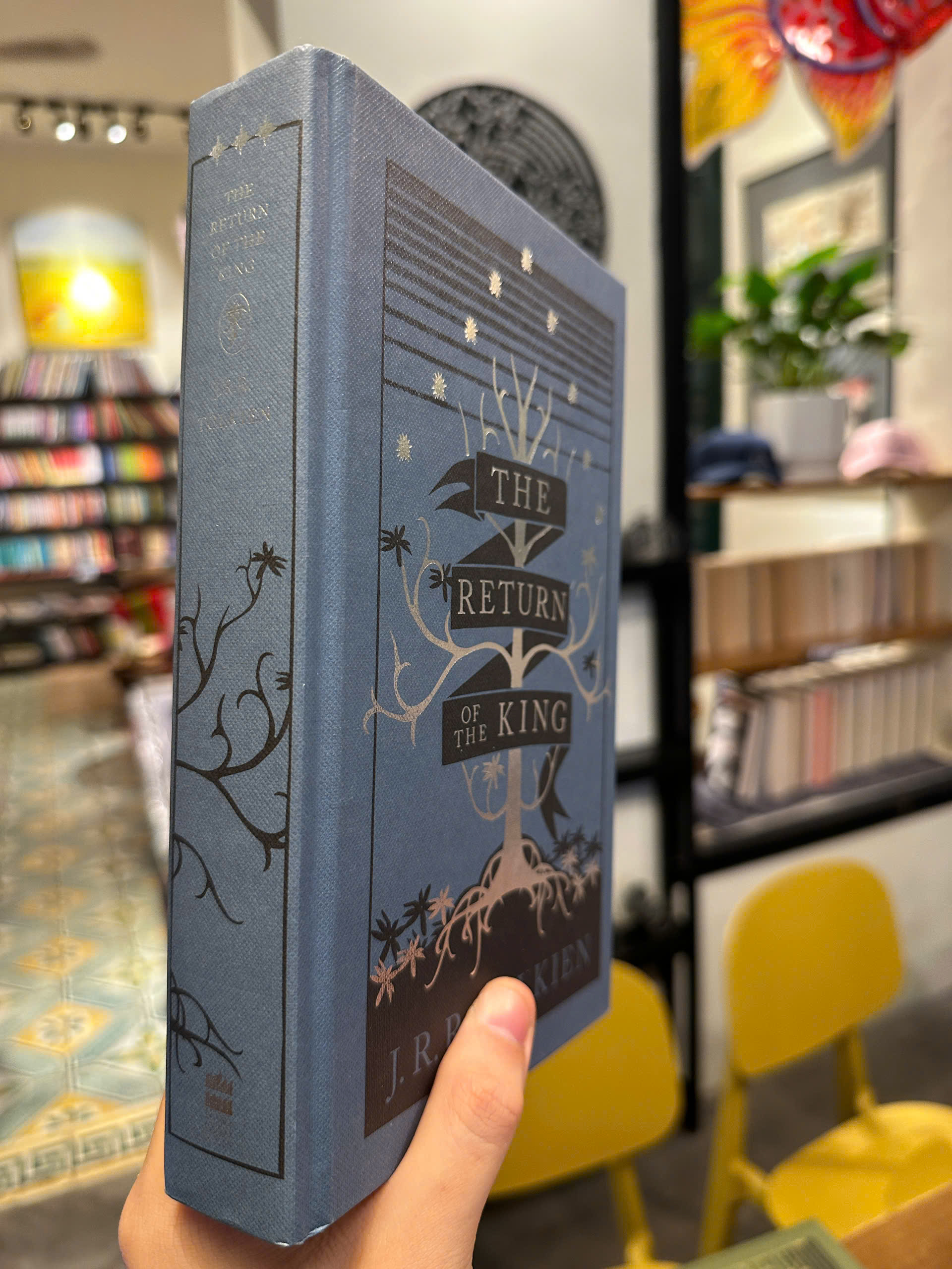 Sách - The Return of The King (Lord of The Rings series) by J.R.R. Tolkien | Fantasy / Ngoại văn