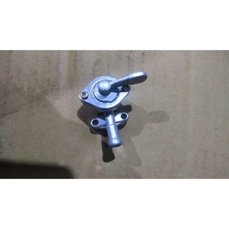 Khóa xăng máy phát cỏ 411