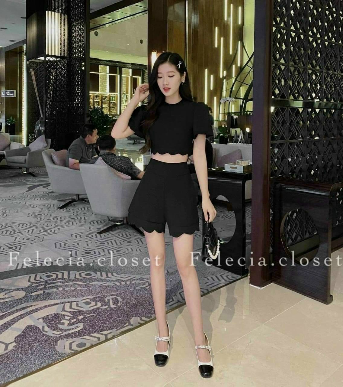 SÉT ĐÙI CỘT NƠ SAU QUẦN LAI BÈO