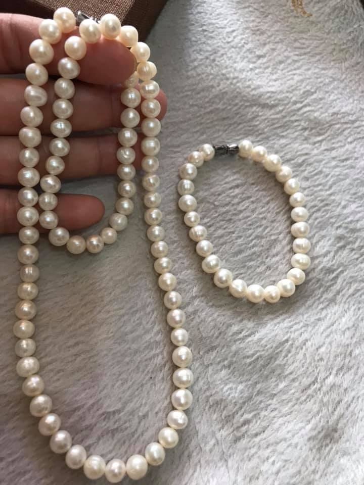 CẢ BỘ VÒNG TAY VÀ DÂY CHUỖI CHẤT LIỆU NGỌC TRAI  SIZE HƠN 7MM