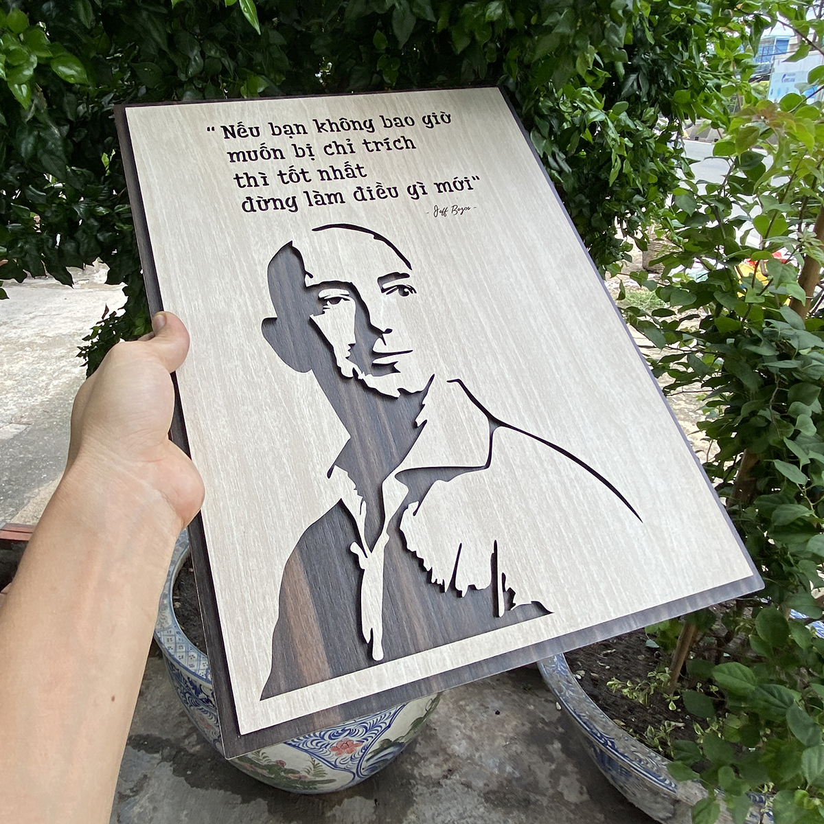 Tranh treo tường tạo động lực bằng Gỗ khắc laser handmade &quot;Jeff Bezos&quot; TBIG043