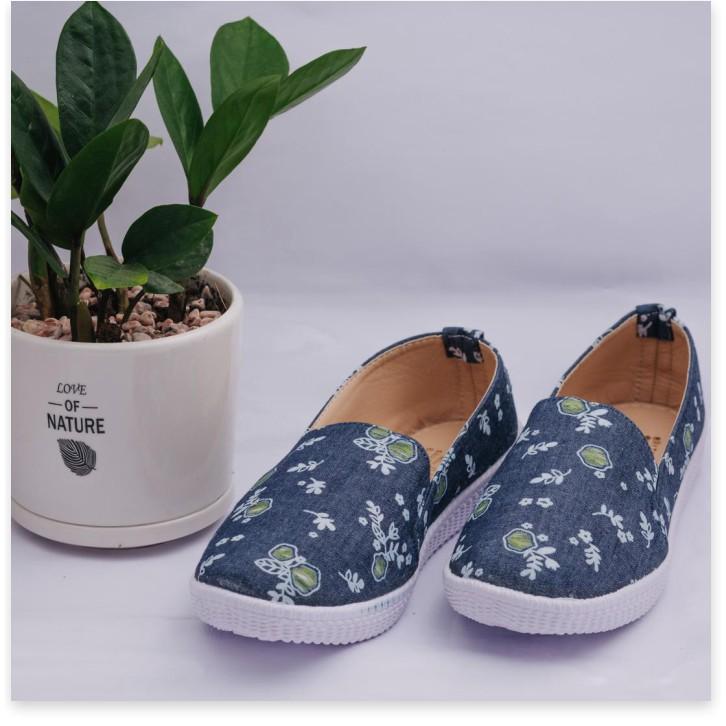GIÀY LƯỜI JEAN HỌA TIẾT HOA LÁ