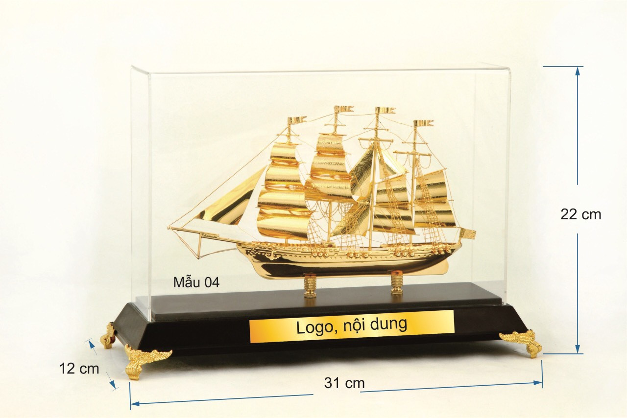 Thuyền buồm dát vàng 24k dài 31cm - quà tặng sang trọng