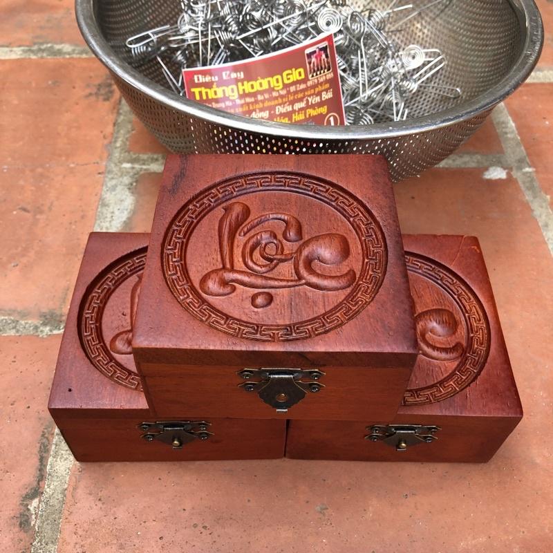 Hộp gỗ đựng thuốc hình vuông 9x9x5cm tặng kèm nhấc tàn hàng đang rất hot trên thị trường giá rẻ nhất