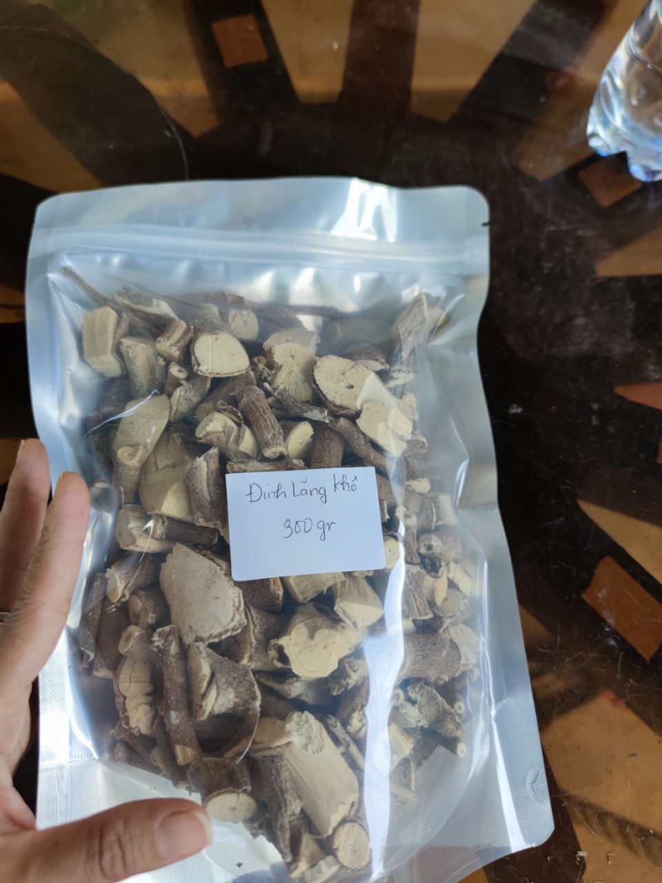 Đinh lăng khô - Nam dương sâm phơi khô