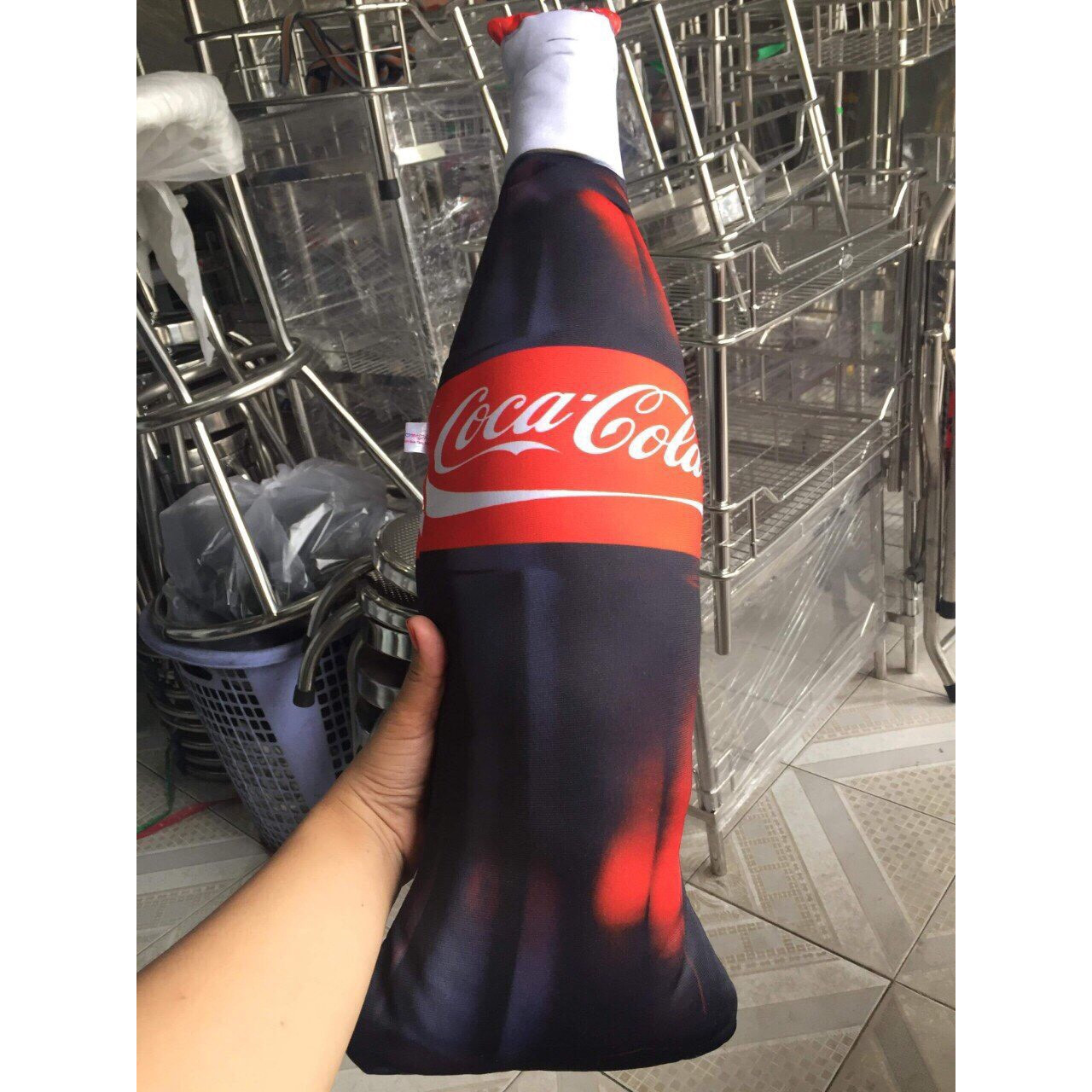 Gối Ôm Quà Tặng Hình Chai Nước Ngọt Coca Giống Thật In 3D Cho Bé Dài 60cm