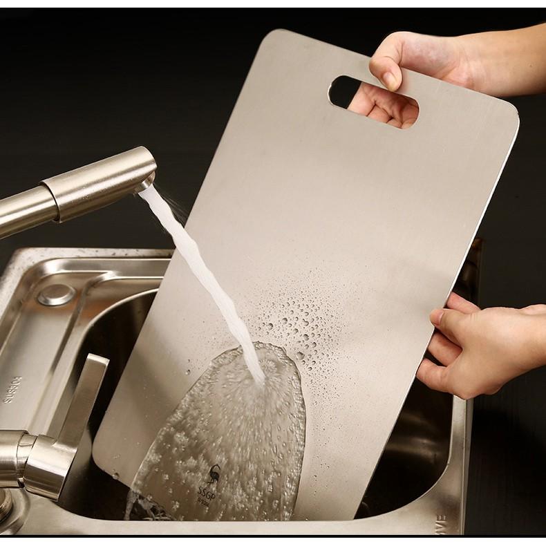 Thớt Inox KHÁNG KHUẨN Đa Năng Vệ Sinh Dễ Dàng, Rã Đông Nhanh, Chống Ẩm Mốc - Không Xước Dăm
